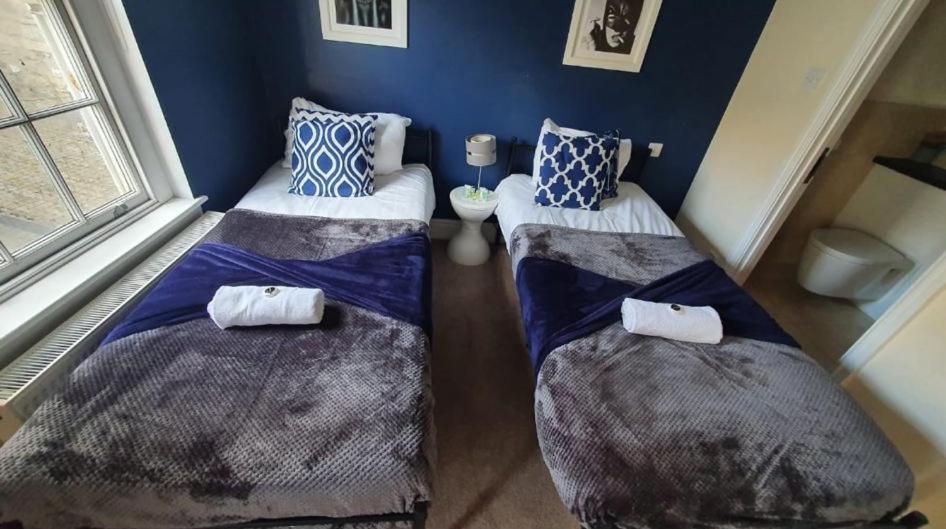 Stunning Hepburn Suite! บาธ ภายนอก รูปภาพ